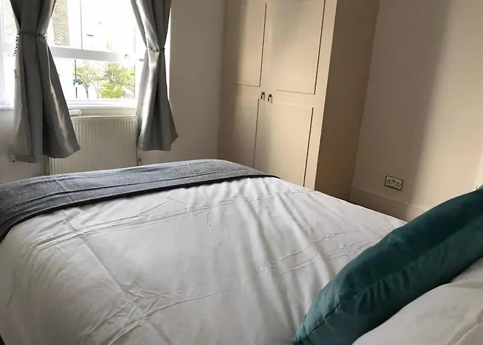 Eurostar Budget Rooms - Next To Kings Cross & Eurostar Train Station